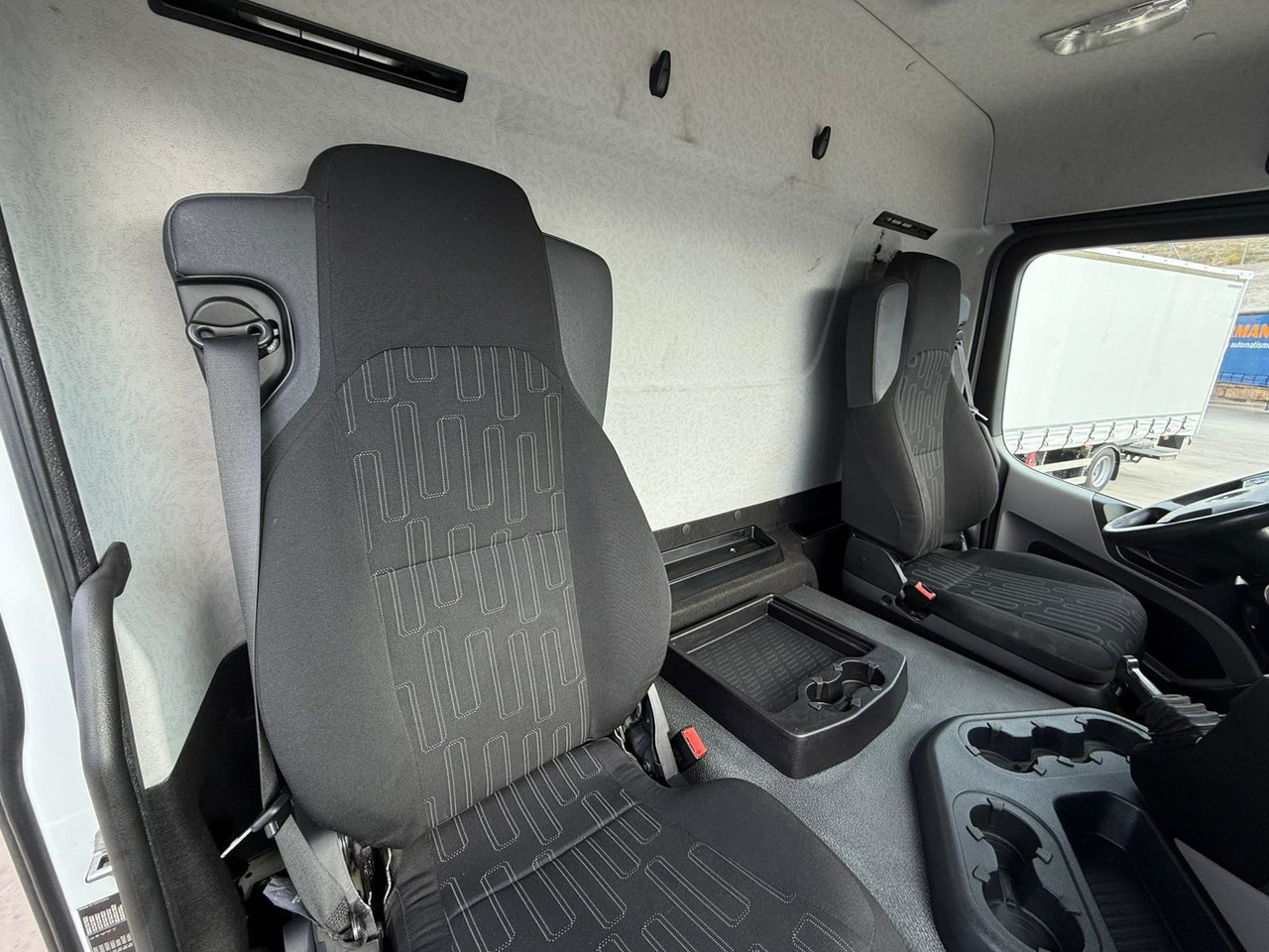 MERCEDES BENZ 18.27 Antos E6 (Tauliner) 租赁 MERCEDES BENZ 18.27 Antos E6 (Tauliner)：图8