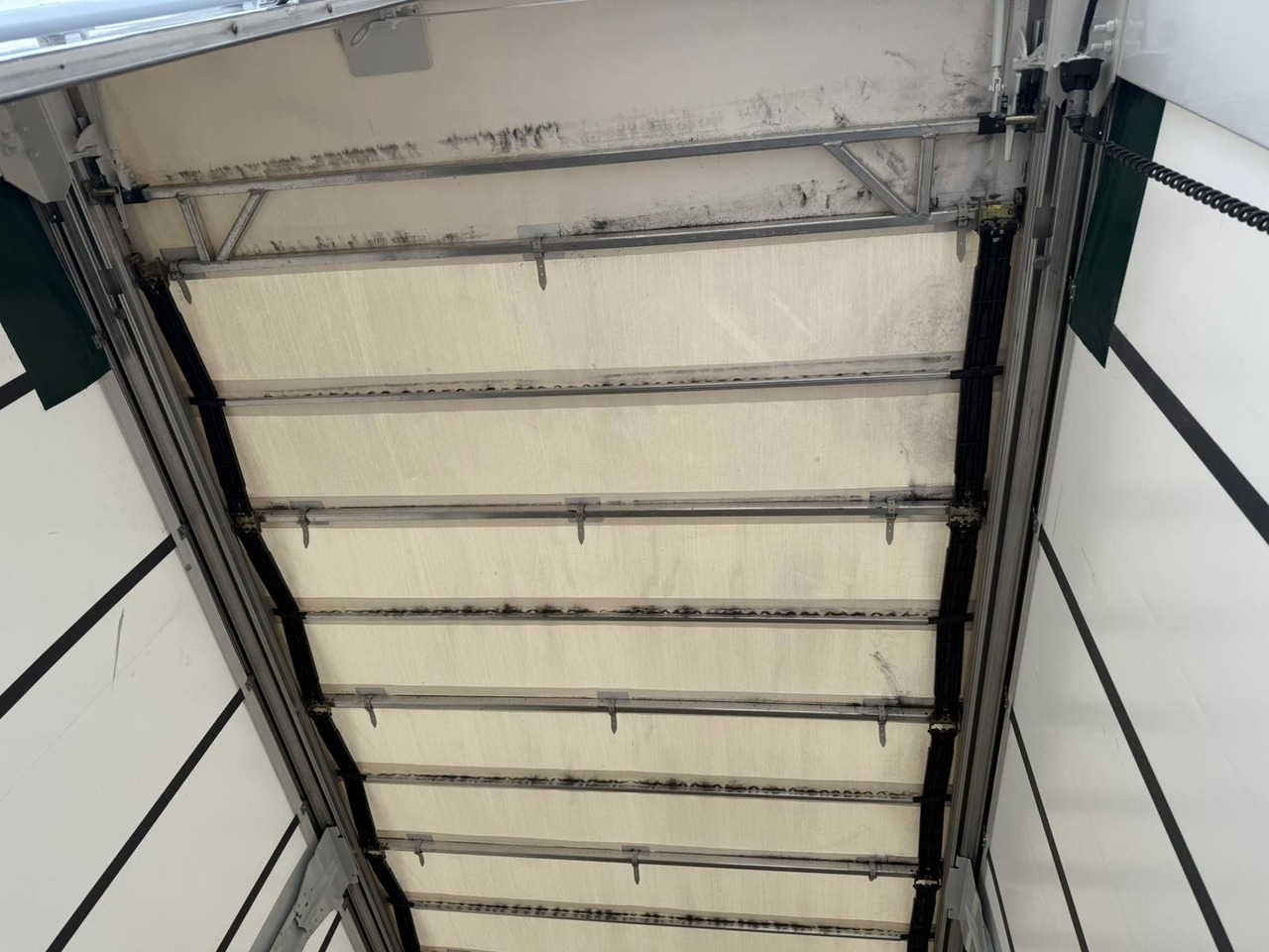 MERCEDES BENZ 18.27 Antos E6 (Tauliner) 租赁 MERCEDES BENZ 18.27 Antos E6 (Tauliner)：图11