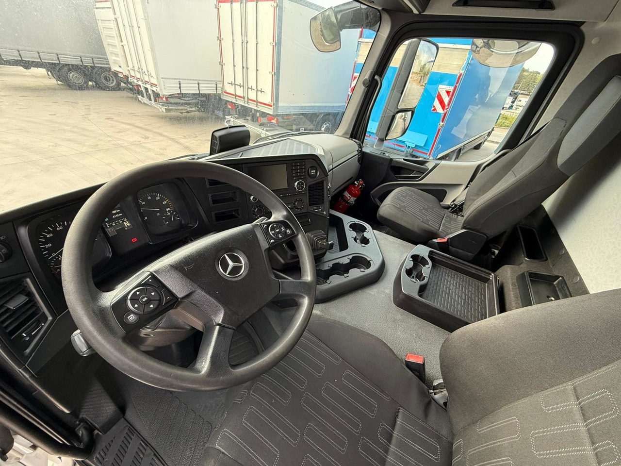 MERCEDES BENZ 18.27 Antos E6 (Tauliner) - 侧帘卡车:图5 MERCEDES BENZ 18.27 Antos E6 (Tauliner) - 侧帘卡车:图5