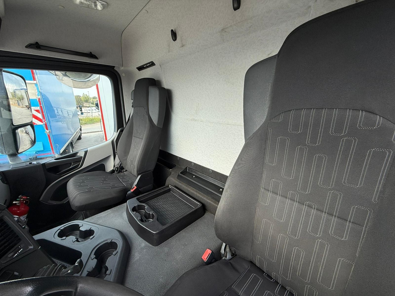 MERCEDES BENZ 18.27 Antos E6 (Tauliner) 租赁 MERCEDES BENZ 18.27 Antos E6 (Tauliner)：图6