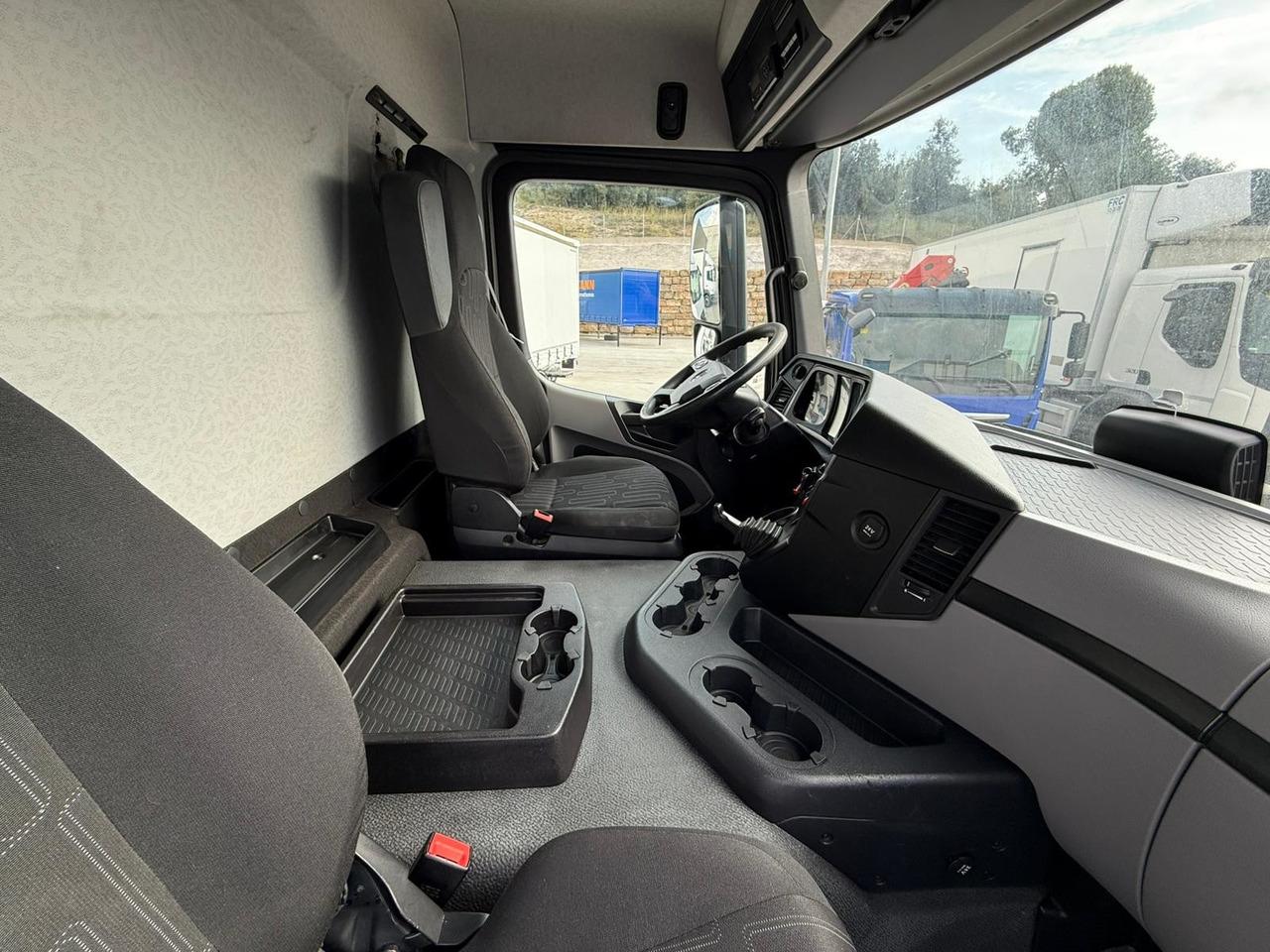 MERCEDES BENZ 18.27 Antos E6 (Tauliner) 租赁 MERCEDES BENZ 18.27 Antos E6 (Tauliner)：图9
