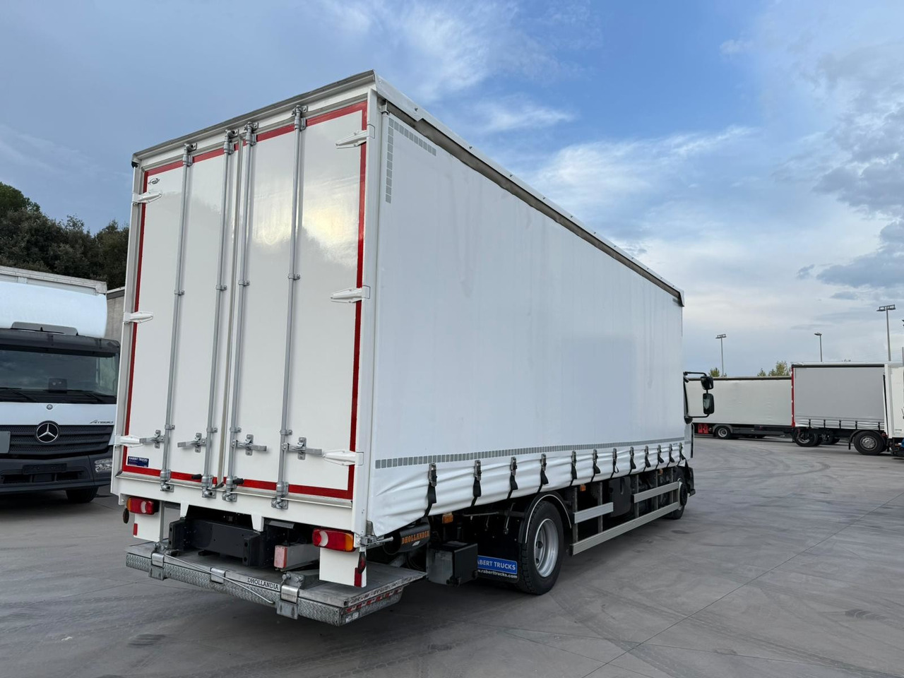 RENAULT D12.240 E6 (Tauliner) - 侧帘卡车:图3 RENAULT D12.240 E6 (Tauliner) - 侧帘卡车:图3