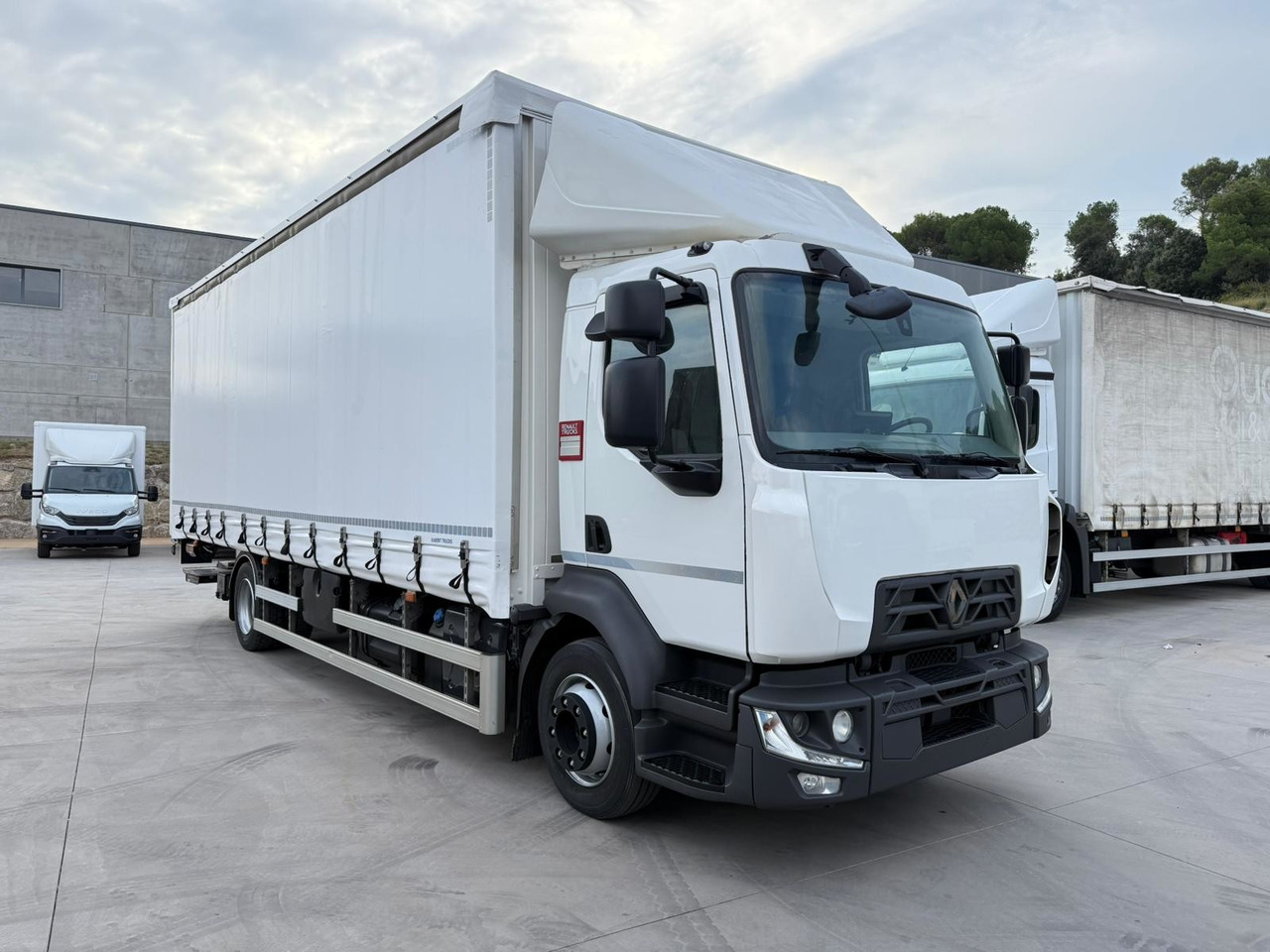 RENAULT D12.240 E6 (Tauliner) - 侧帘卡车:图2 RENAULT D12.240 E6 (Tauliner) - 侧帘卡车:图2