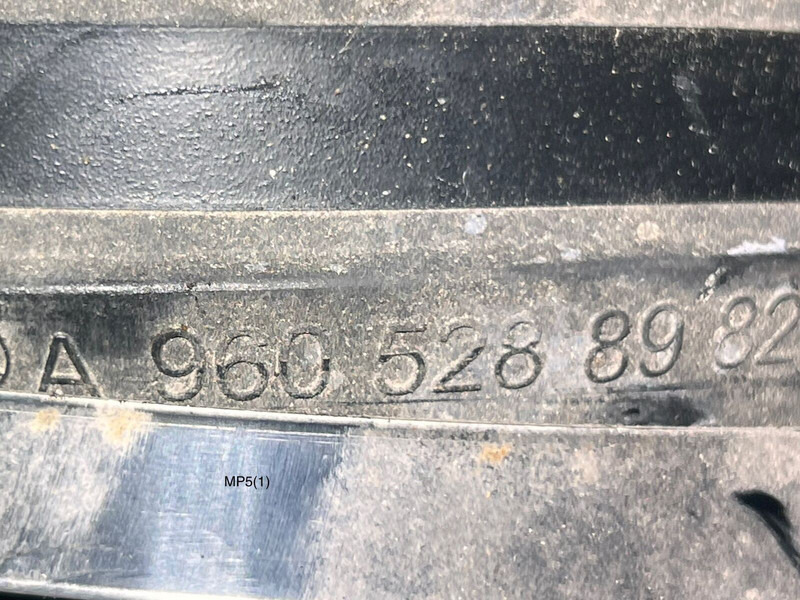 Mercedes-Benz  - 进气管:图2 Mercedes-Benz  - 进气管:图2