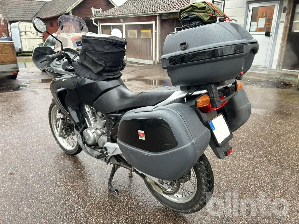 HONDA XL650V Transalp - 摩托车:图3 HONDA XL650V Transalp - 摩托车:图3