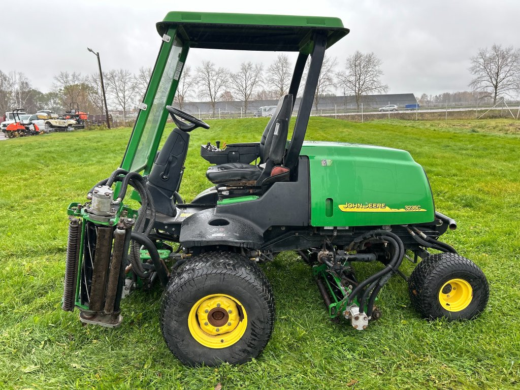 John Deere 3235C - 园林割草机:图2 John Deere 3235C - 园林割草机:图2