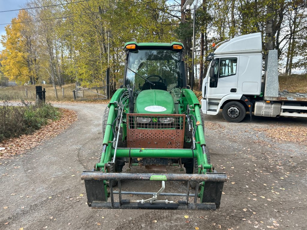 John Deere 4720 med 400X lastare - 拖拉机:图2 John Deere 4720 med 400X lastare - 拖拉机:图2