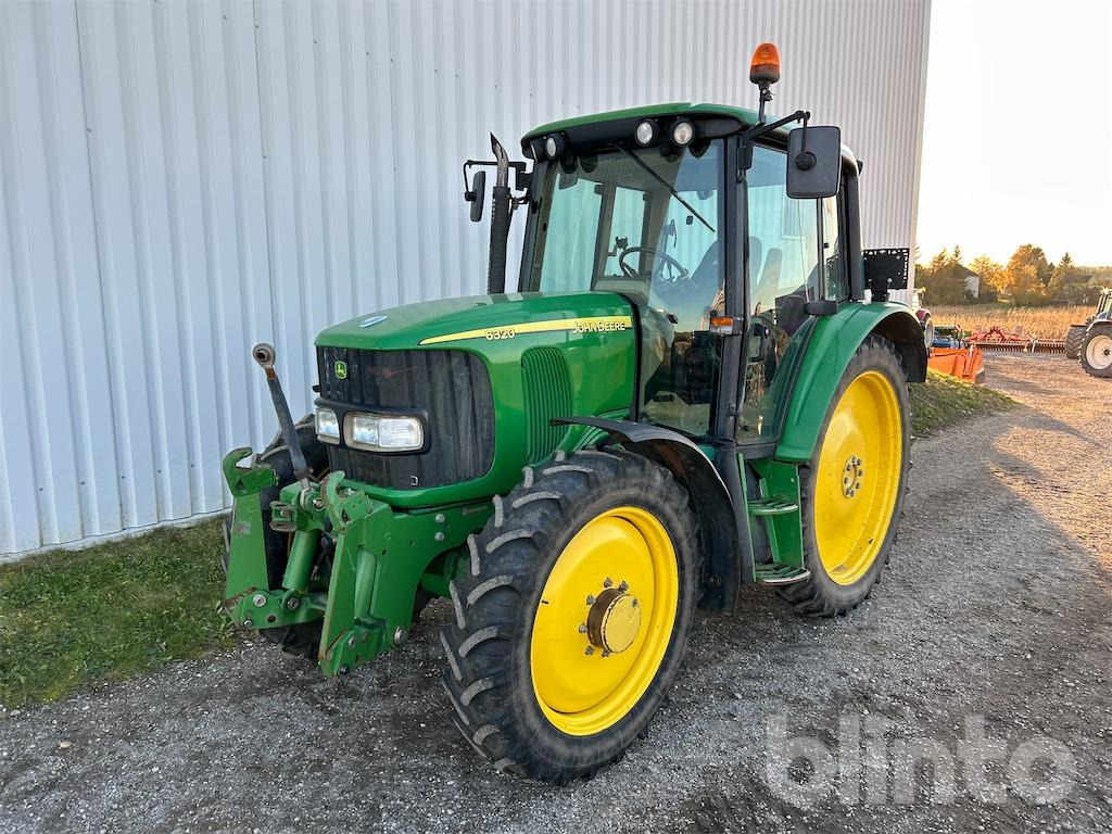 John Deere 6320 (2004) - 拖拉机:图1 John Deere 6320 (2004) - 拖拉机:图1