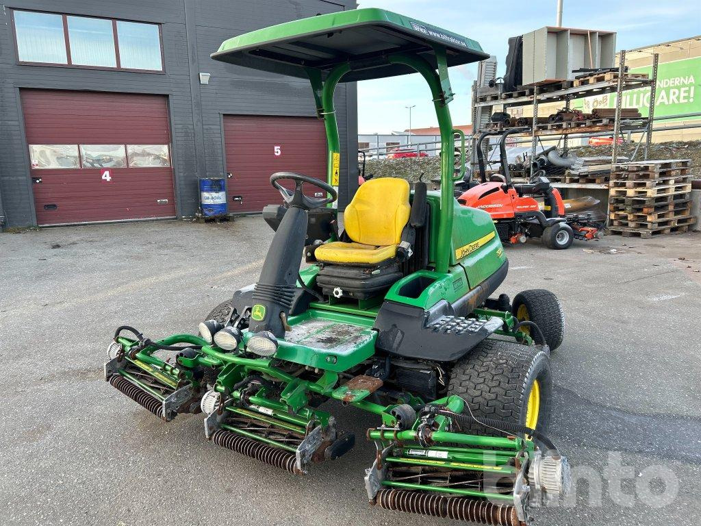 John Deere 7500A - 园林割草机:图1 John Deere 7500A - 园林割草机:图1
