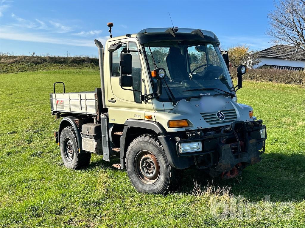 Mercedes-Benz U300 (2010) - 栏板式/ 平板卡车:图2 Mercedes-Benz U300 (2010) - 栏板式/ 平板卡车:图2