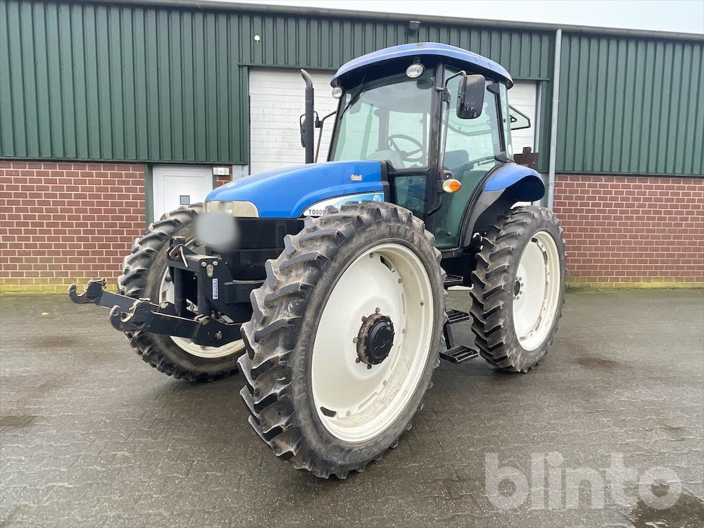 New Holland TD5050 (2010) - 拖拉机:图1 New Holland TD5050 (2010) - 拖拉机:图1