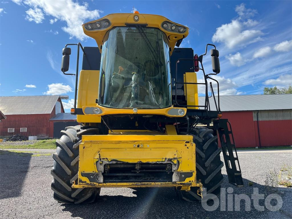 NewHolland CSX7040 20fot - 联合收割机:图2 NewHolland CSX7040 20fot - 联合收割机:图2