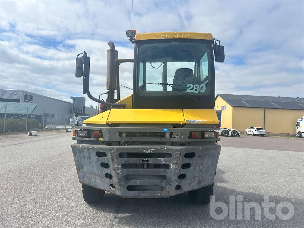 Terberg RT382 - 码头牵引车:图3 Terberg RT382 - 码头牵引车:图3
