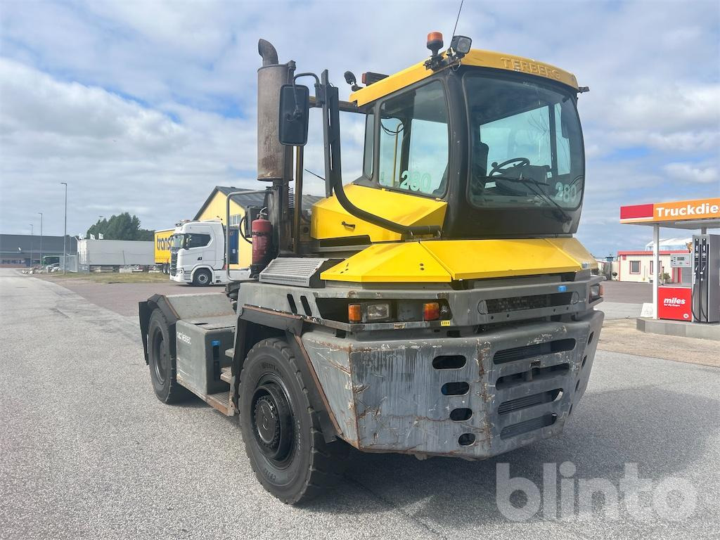 Terberg RT382 - 码头牵引车:图4 Terberg RT382 - 码头牵引车:图4