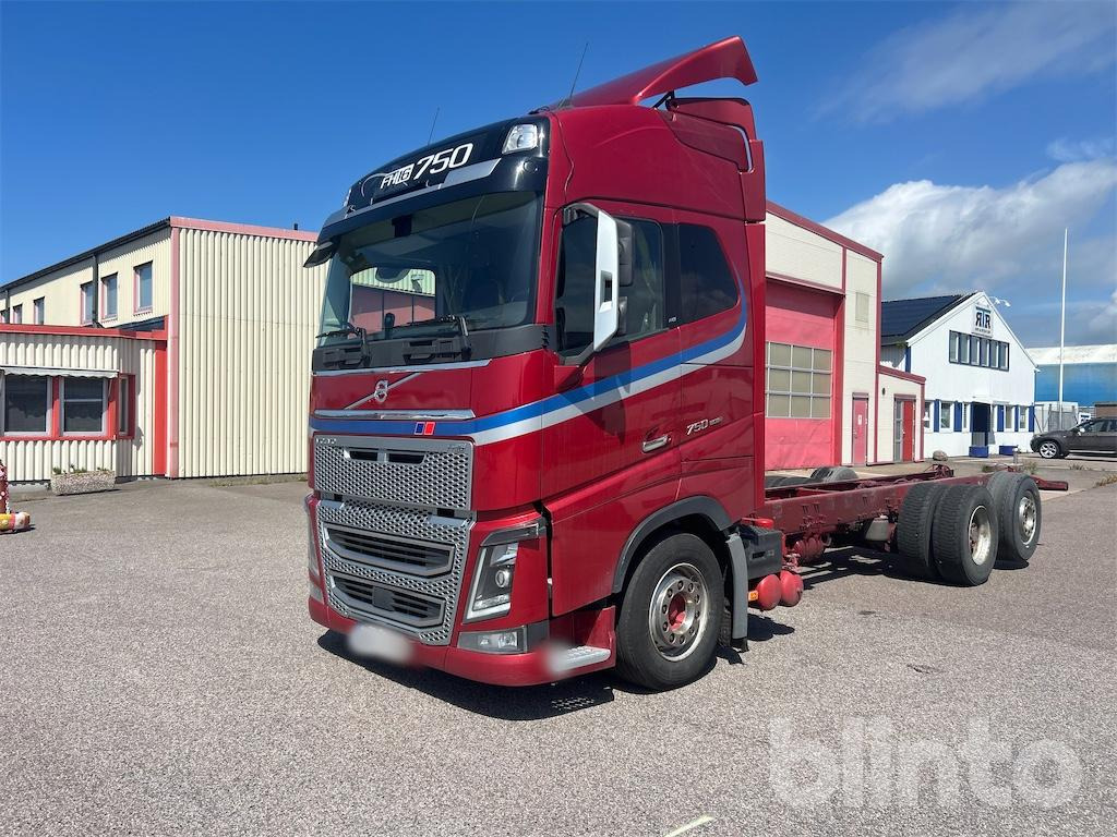 VOLVO FH16 750 - 驾驶室底盘卡车:图2 VOLVO FH16 750 - 驾驶室底盘卡车:图2