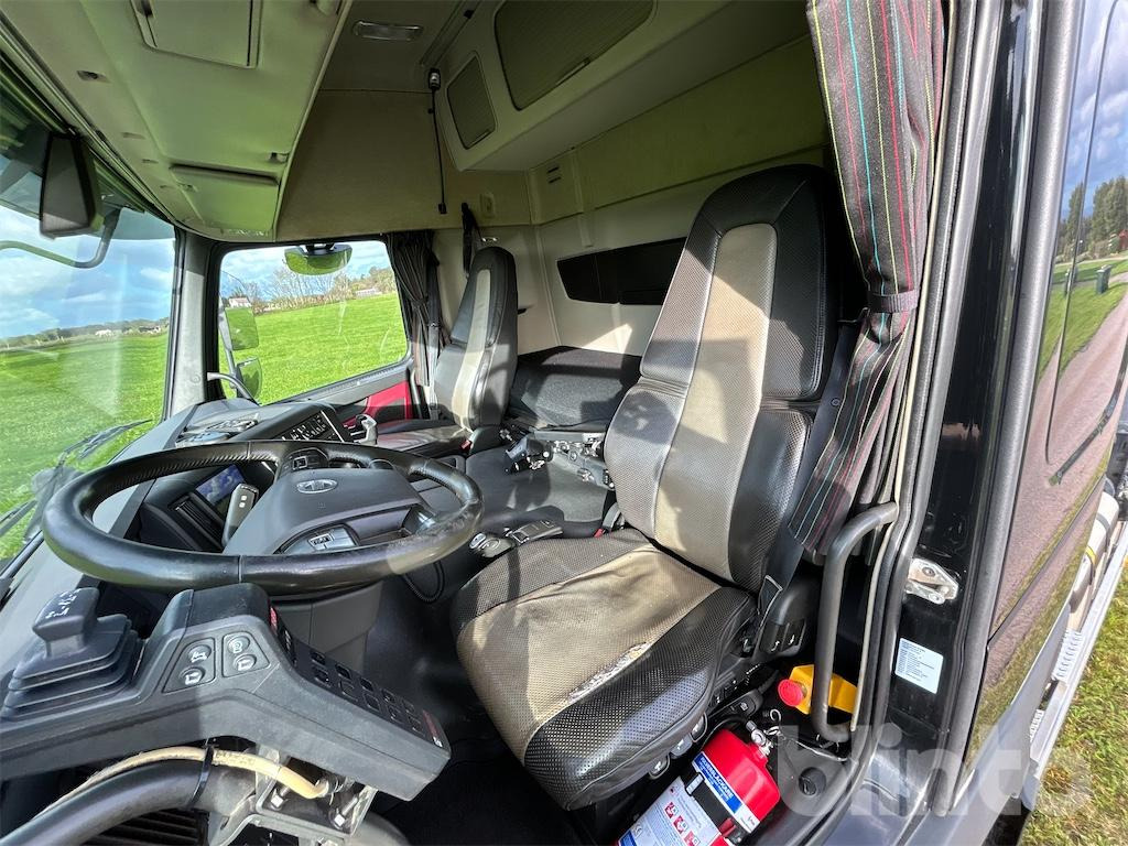 Volvo FMX460 6x2 HIAB Ultima 18T - 吊钩升降车:图4 Volvo FMX460 6x2 HIAB Ultima 18T - 吊钩升降车:图4