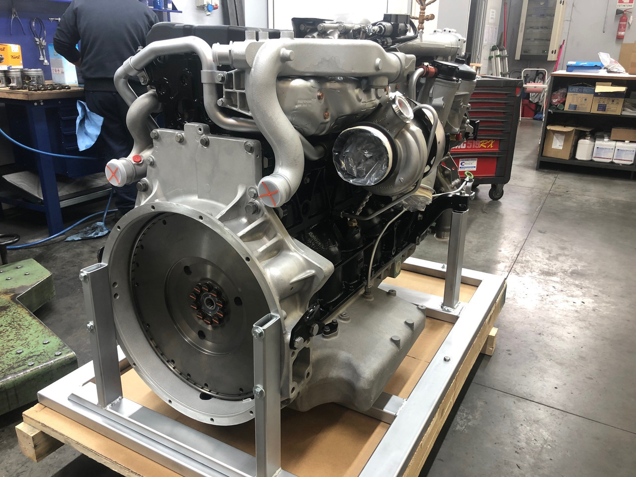 发动机 MOTORE MAN D2066LOH02 / MAN D2066 LOH02:图6 发动机 MOTORE MAN D2066LOH02 / MAN D2066 LOH02:图6