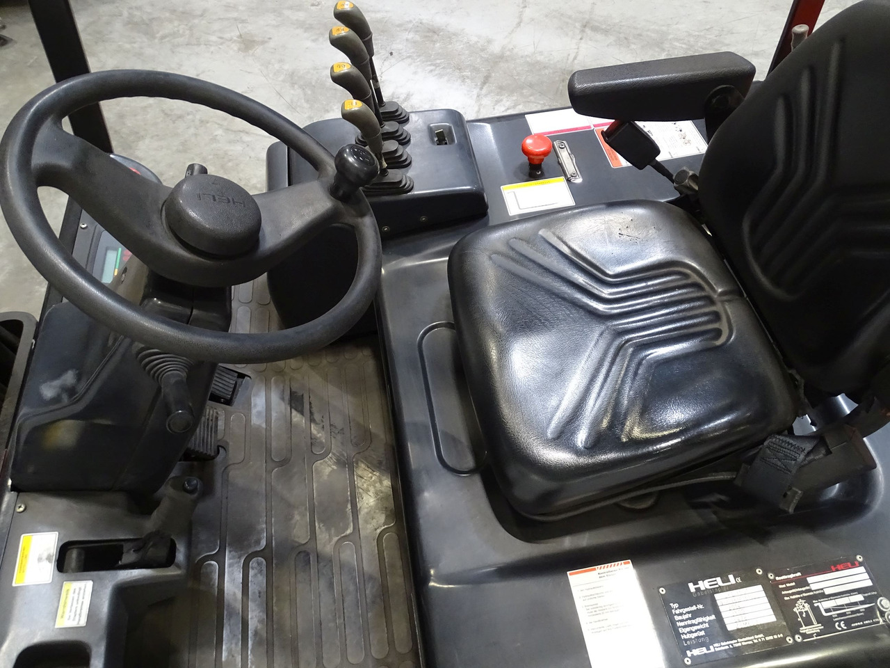 Heli CPD35G1 - 电动叉车:图3 Heli CPD35G1 - 电动叉车:图3