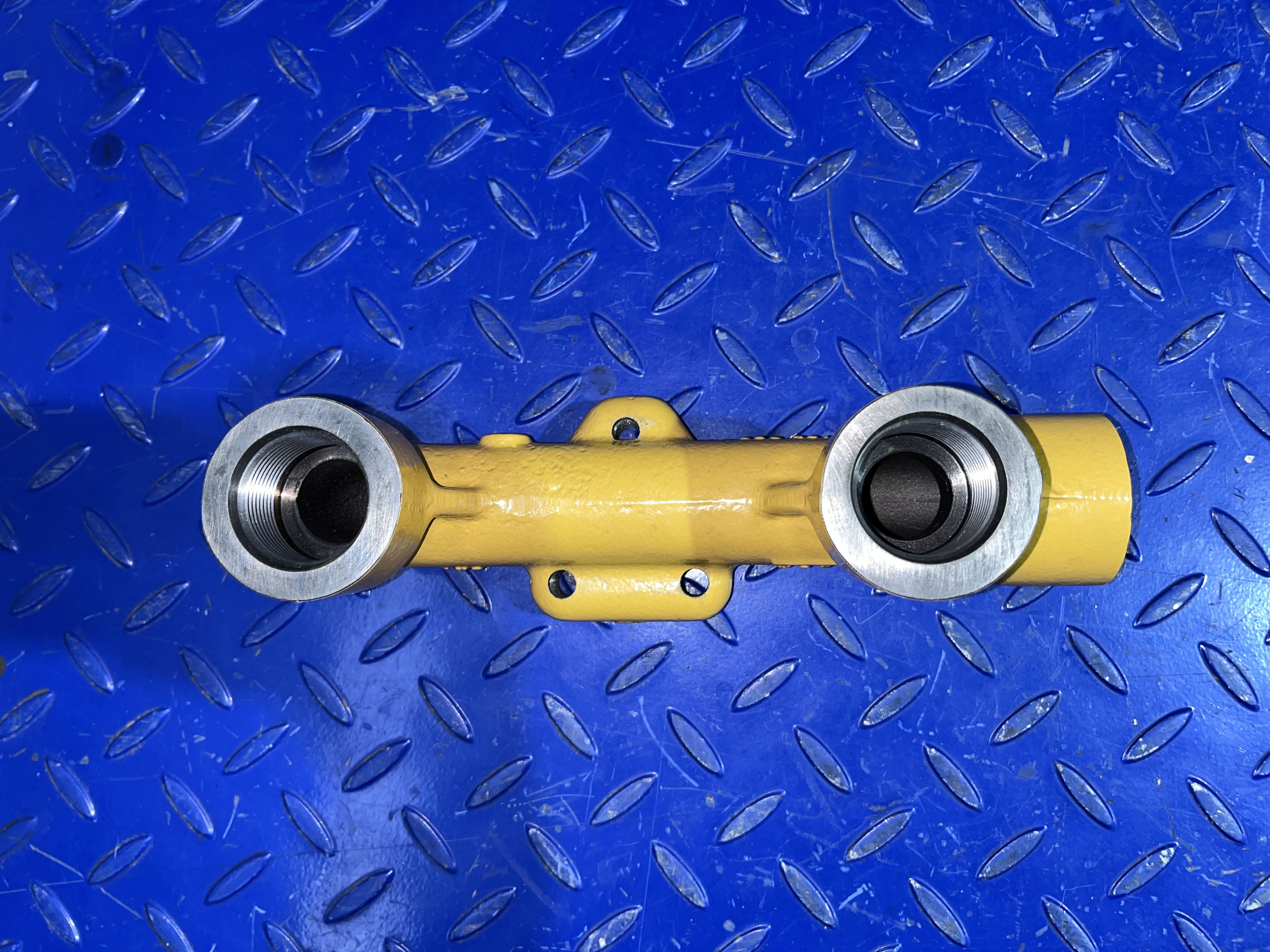 CATERPILLAR Manifold - 备件 适用于 建筑机械:图2 CATERPILLAR Manifold - 备件 适用于 建筑机械:图2