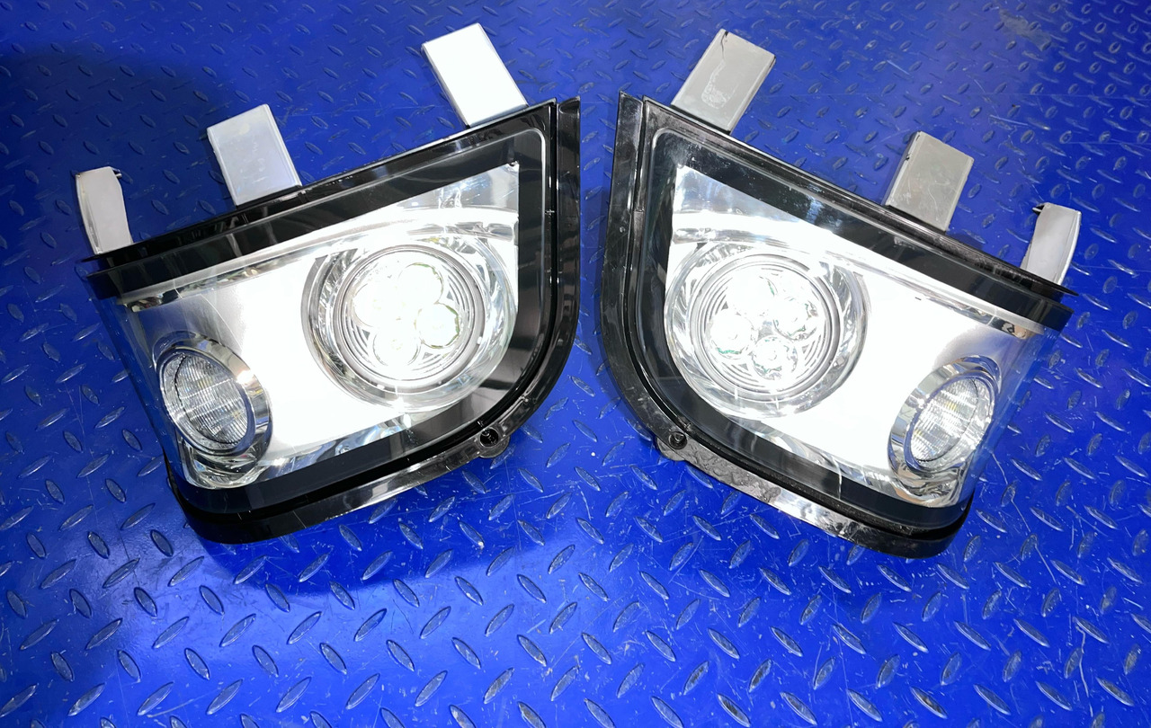 HELLA Headlight Set 1KE996 600-05 / 06 - 前照灯:图1 HELLA Headlight Set 1KE996 600-05 / 06 - 前照灯:图1