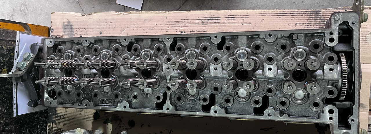 Mercedes Actros MP4 Euro 6 Cylinderhead OM470 - 发动机及其零件 适用于 卡车:图1 Mercedes Actros MP4 Euro 6 Cylinderhead OM470 - 发动机及其零件 适用于 卡车:图1