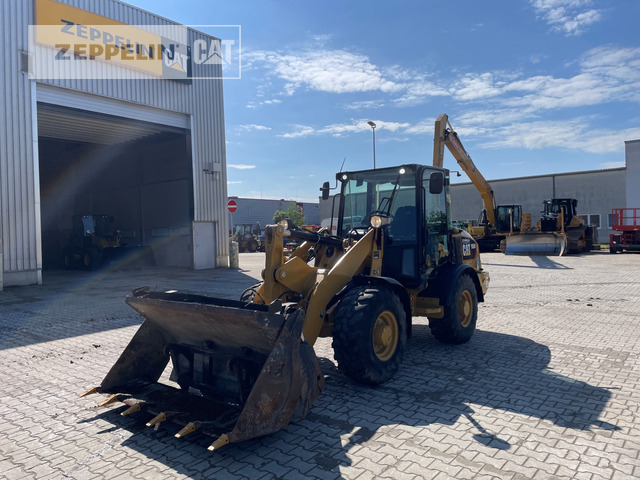 Cat 906M - 轮式装载机:图1 Cat 906M - 轮式装载机:图1