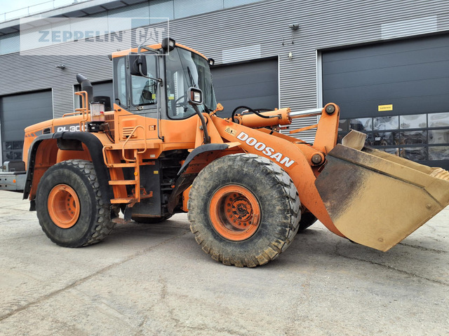Doosan DL300 - 轮式装载机:图1 Doosan DL300 - 轮式装载机:图1