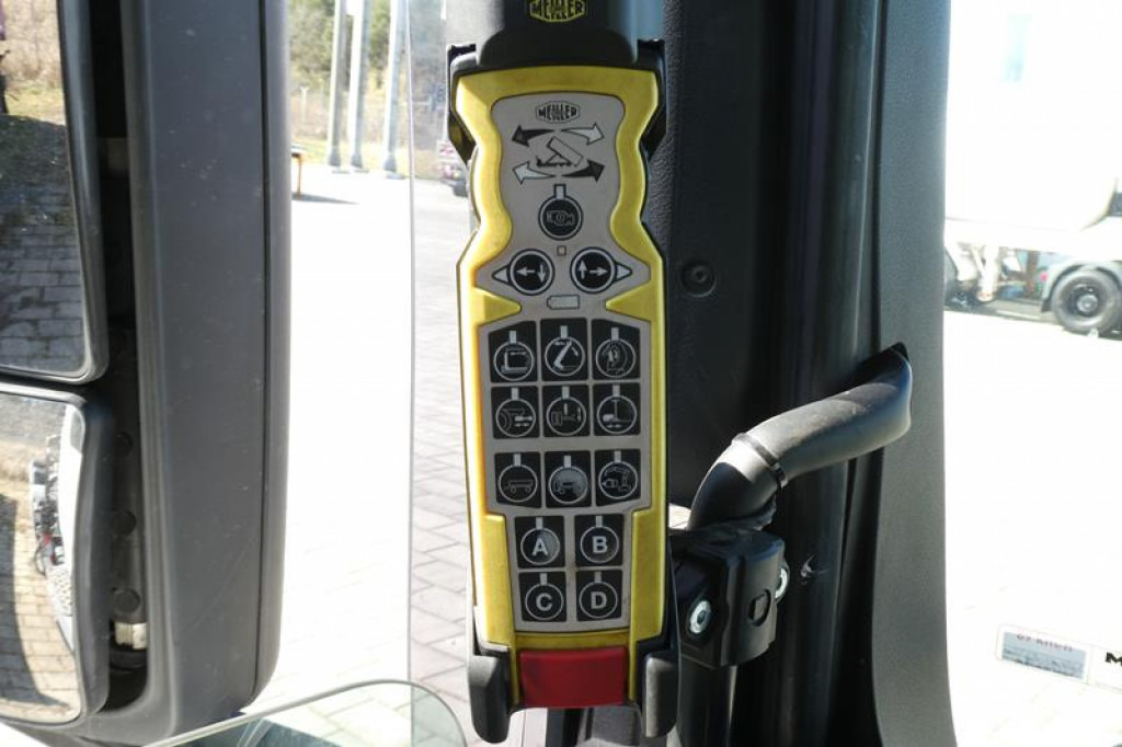MAN TG-S 35.480 8x4 BL Abrollkipper mit Kran Penz-15L9.80+Meiller RK 30.60L  Lenk-Lift Achse - 吊钩升降车, 起重车:图3 MAN TG-S 35.480 8x4 BL Abrollkipper mit Kran Penz-15L9.80+Meiller RK 30.60L  Lenk-Lift Achse - 吊钩升降车, 起重车:图3
