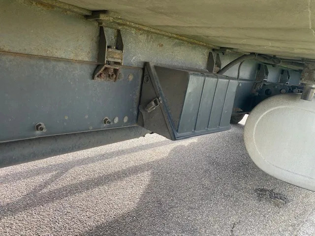 Volvo FM 330 koel vries 2 temperaturen ,CARRIER,met tussenwand, zijdeur en laadklep - 冷藏车:图5 Volvo FM 330 koel vries 2 temperaturen ,CARRIER,met tussenwand, zijdeur en laadklep - 冷藏车:图5