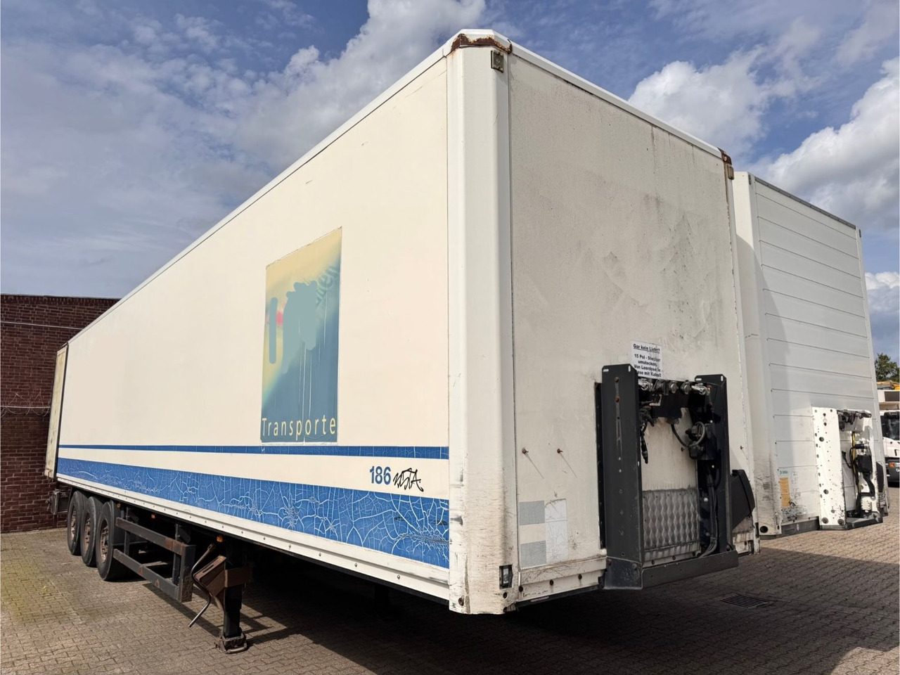 Kögel SPKH 24 Koffer 3-Achser - 封闭厢式半拖车:图1 Kögel SPKH 24 Koffer 3-Achser - 封闭厢式半拖车:图1