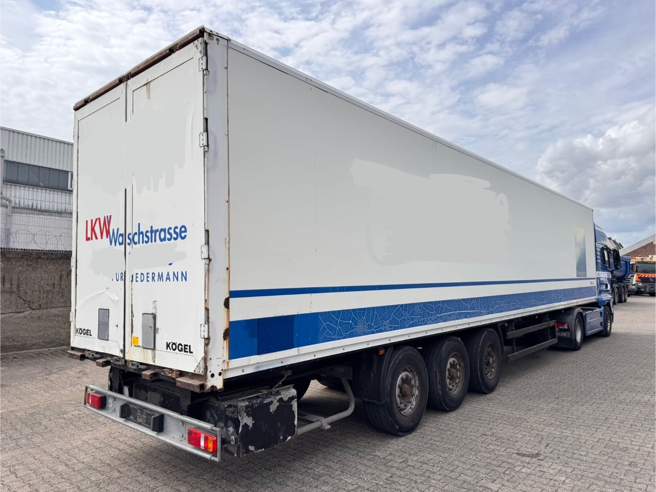 Kögel SPKH 24 Koffer 3-Achser - 封闭厢式半拖车:图4 Kögel SPKH 24 Koffer 3-Achser - 封闭厢式半拖车:图4