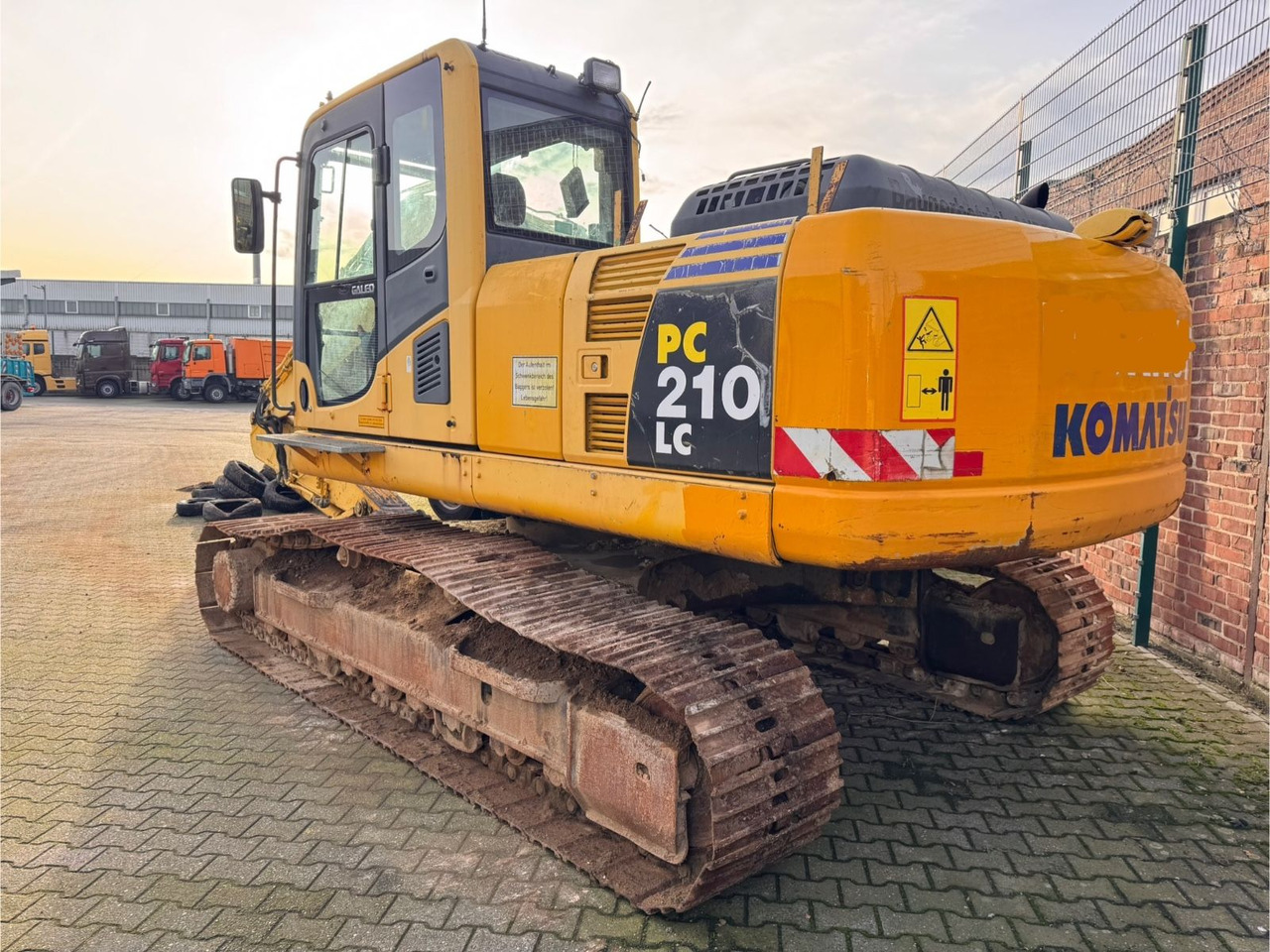 Komatsu PC 210 LCD-8 - 履带式挖掘机:图2 Komatsu PC 210 LCD-8 - 履带式挖掘机:图2