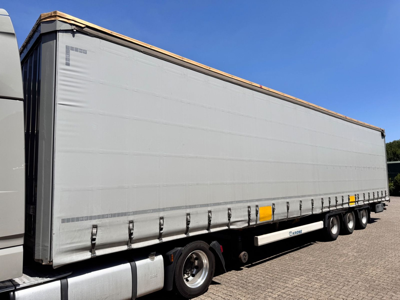 Krone SD Curtainsider MEGA Jumbo XL Zert Getränke etc - 侧帘半拖车:图5 Krone SD Curtainsider MEGA Jumbo XL Zert Getränke etc - 侧帘半拖车:图5