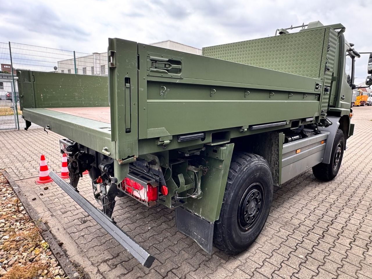 Mercedes-Benz 1018 Atego 4x4 Allrad Camper Expedition - 集装箱运输车/ 可拆卸车身的卡车:图4 Mercedes-Benz 1018 Atego 4x4 Allrad Camper Expedition - 集装箱运输车/ 可拆卸车身的卡车:图4