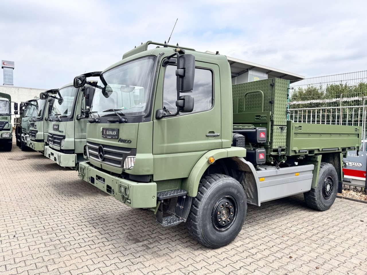 Mercedes-Benz 1018 Atego 4x4 Allrad Miltär Camper Expedition - 集装箱运输车/ 可拆卸车身的卡车:图1 Mercedes-Benz 1018 Atego 4x4 Allrad Miltär Camper Expedition - 集装箱运输车/ 可拆卸车身的卡车:图1