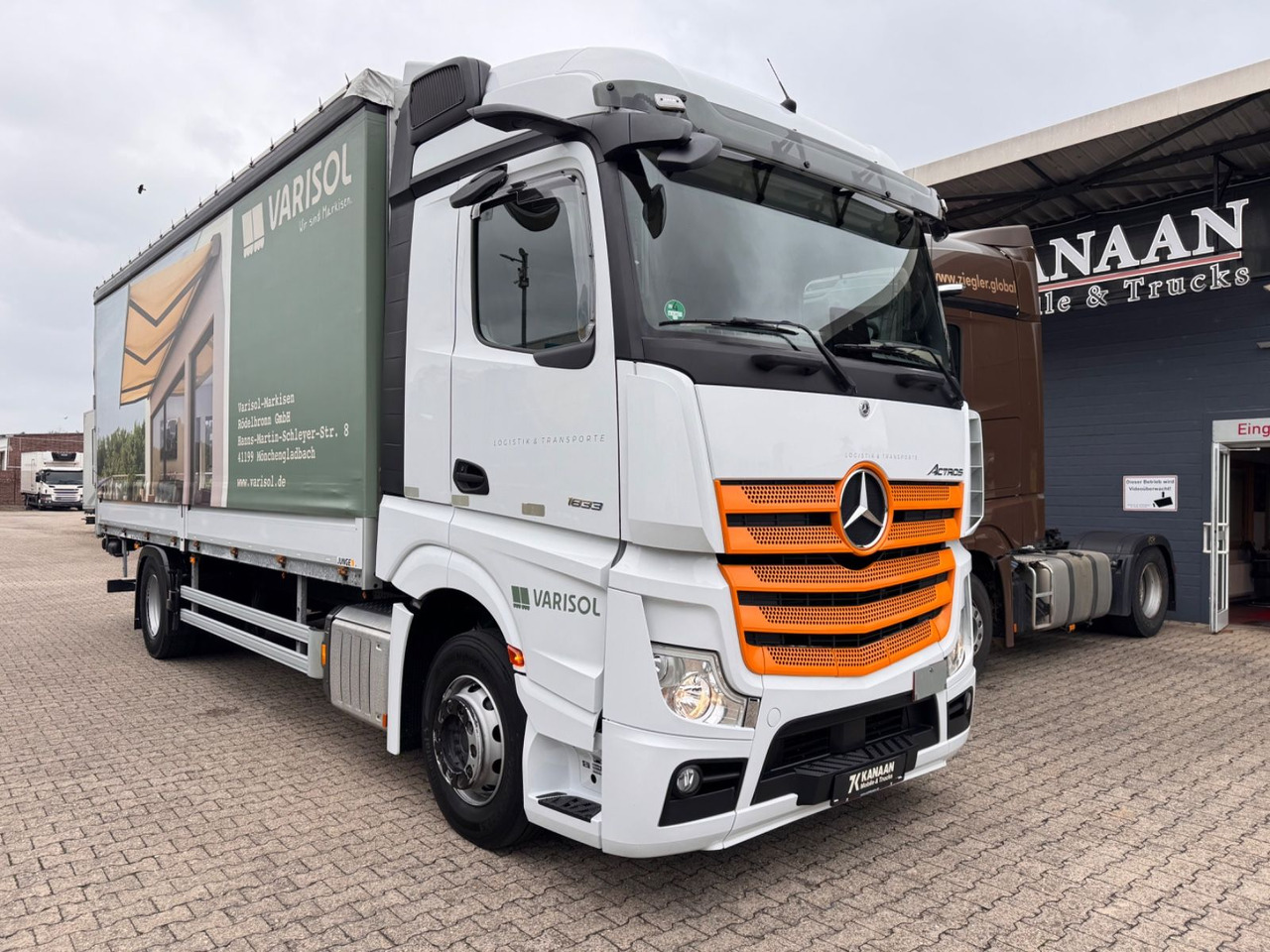 Mercedes-Benz 1833 Actros 5 StreamSPace LBW - 侧帘卡车:图2 Mercedes-Benz 1833 Actros 5 StreamSPace LBW - 侧帘卡车:图2