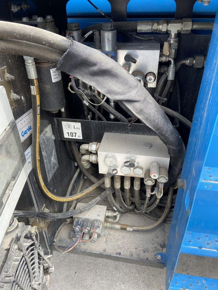 剪式升降机 Genie GS4390RT (3214)：图14