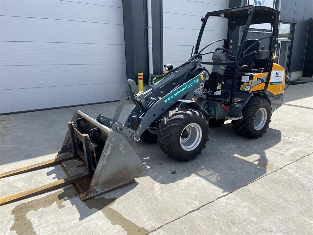 GiANT G2700 Xtra HD (6436) - 紧凑型装载机:图2 GiANT G2700 Xtra HD (6436) - 紧凑型装载机:图2