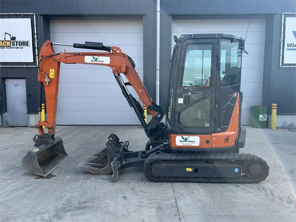 Hitachi ZX33U-6 (7740)  - 小型挖掘机:图1 Hitachi ZX33U-6 (7740)  - 小型挖掘机:图1