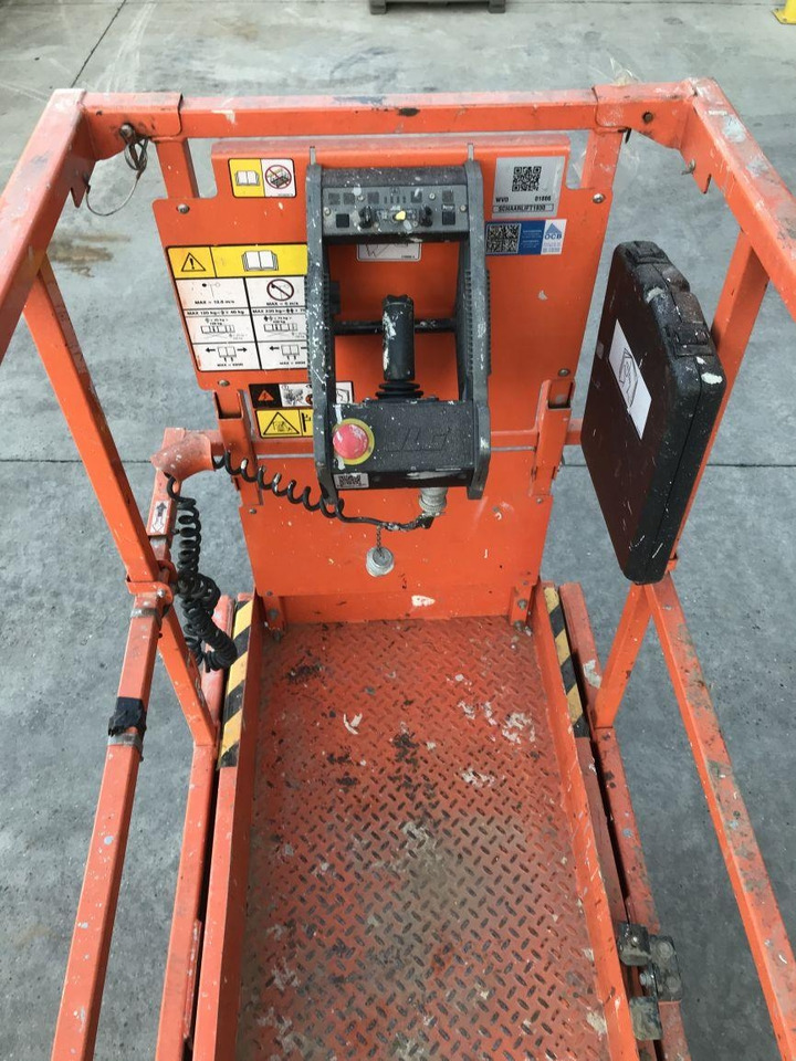 JLG 1930ES (1886) - 剪式升降机:图4 JLG 1930ES (1886) - 剪式升降机:图4