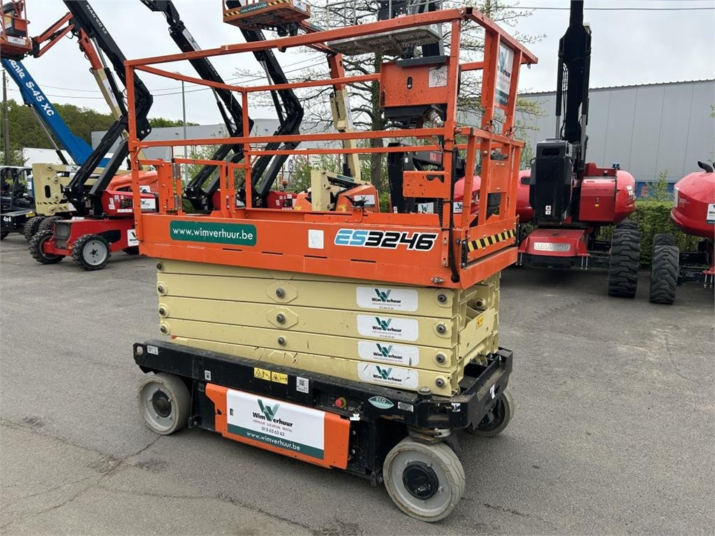 JLG 3246ES (6778) - 剪式升降机:图5 JLG 3246ES (6778) - 剪式升降机:图5
