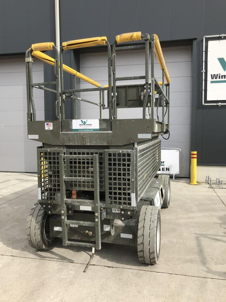 JLG M3369 (4331) - 剪式升降机:图2 JLG M3369 (4331) - 剪式升降机:图2