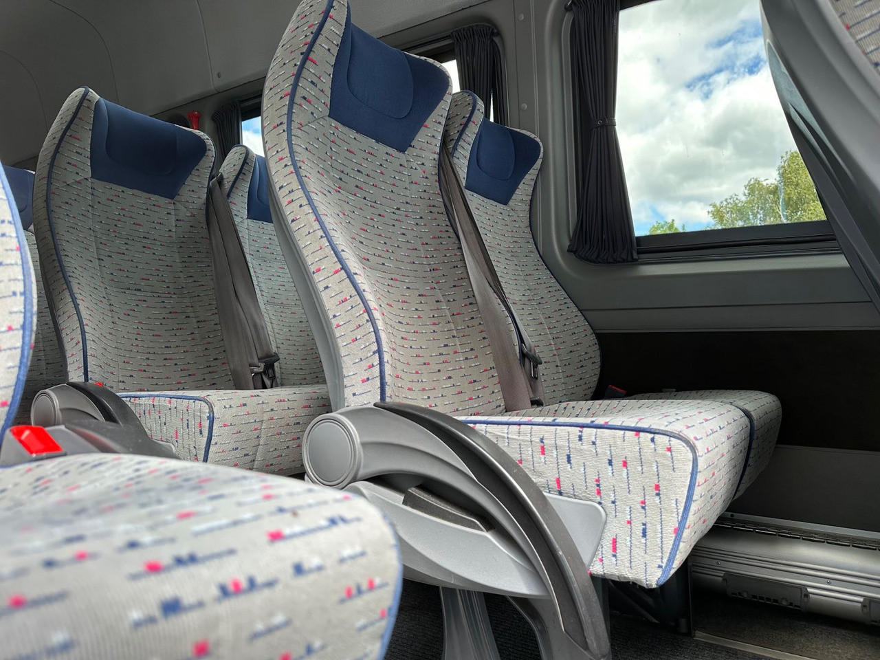 小型巴士, 小型客车 Mercedes-Benz Sprinter 516 CDi：图15