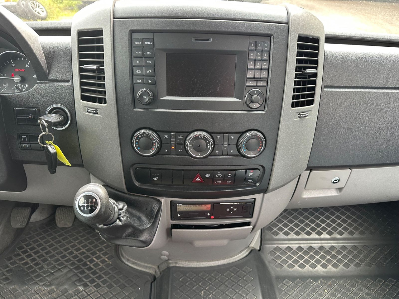 小型巴士, 小型客车 Mercedes-Benz Sprinter 516 CDi：图13