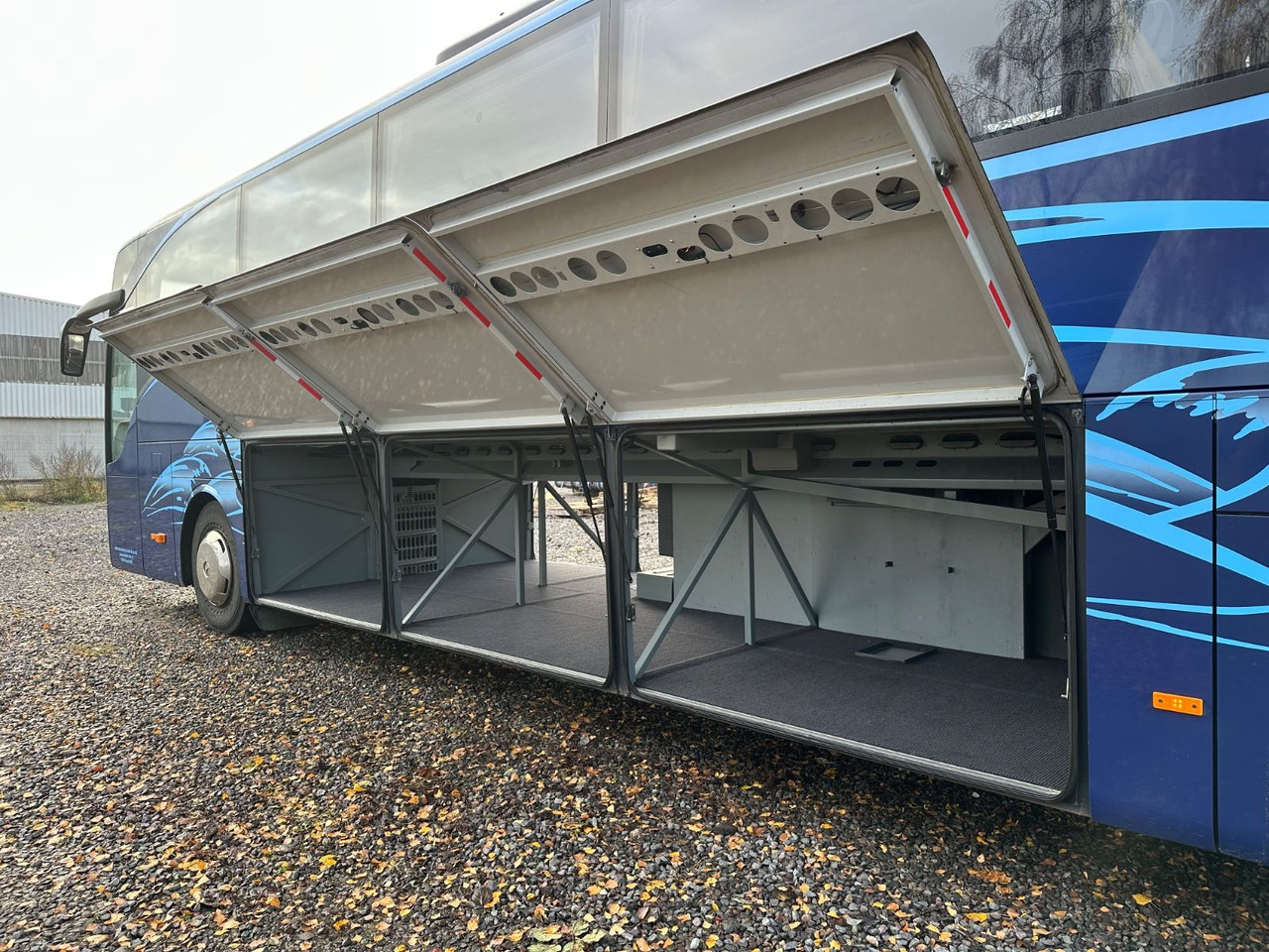 Mercedes-Benz Tourismo O350 17 RHD-L (59Sitze*DE*TOP) - 长途客车:图4 Mercedes-Benz Tourismo O350 17 RHD-L (59Sitze*DE*TOP) - 长途客车:图4