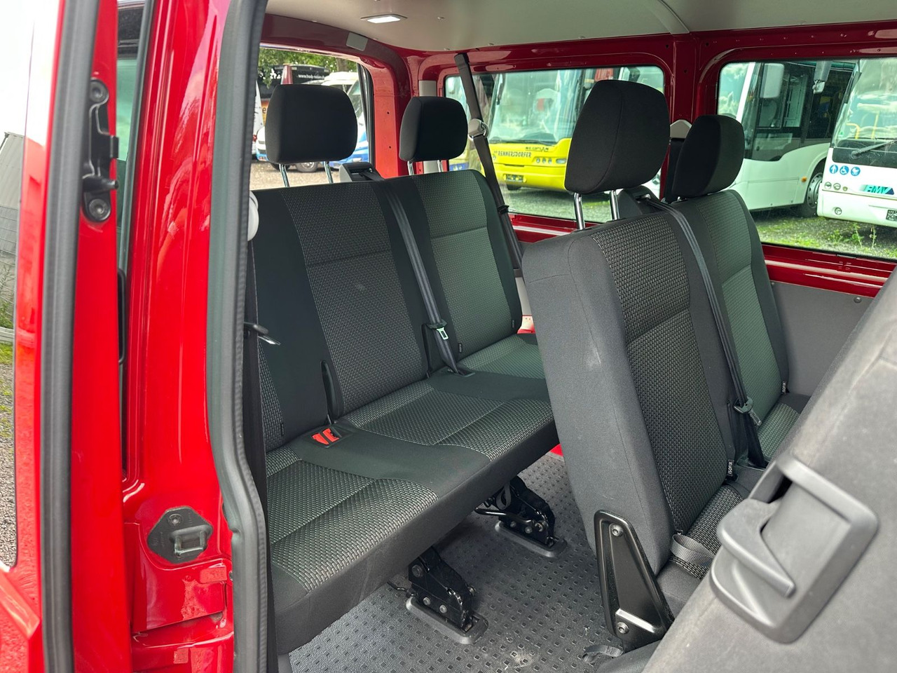 Volkswagen T6 Kombi (PDC Hi*ACC*StandHz*9 Sitzer*AC) - 小型客车:图4 Volkswagen T6 Kombi (PDC Hi*ACC*StandHz*9 Sitzer*AC) - 小型客车:图4