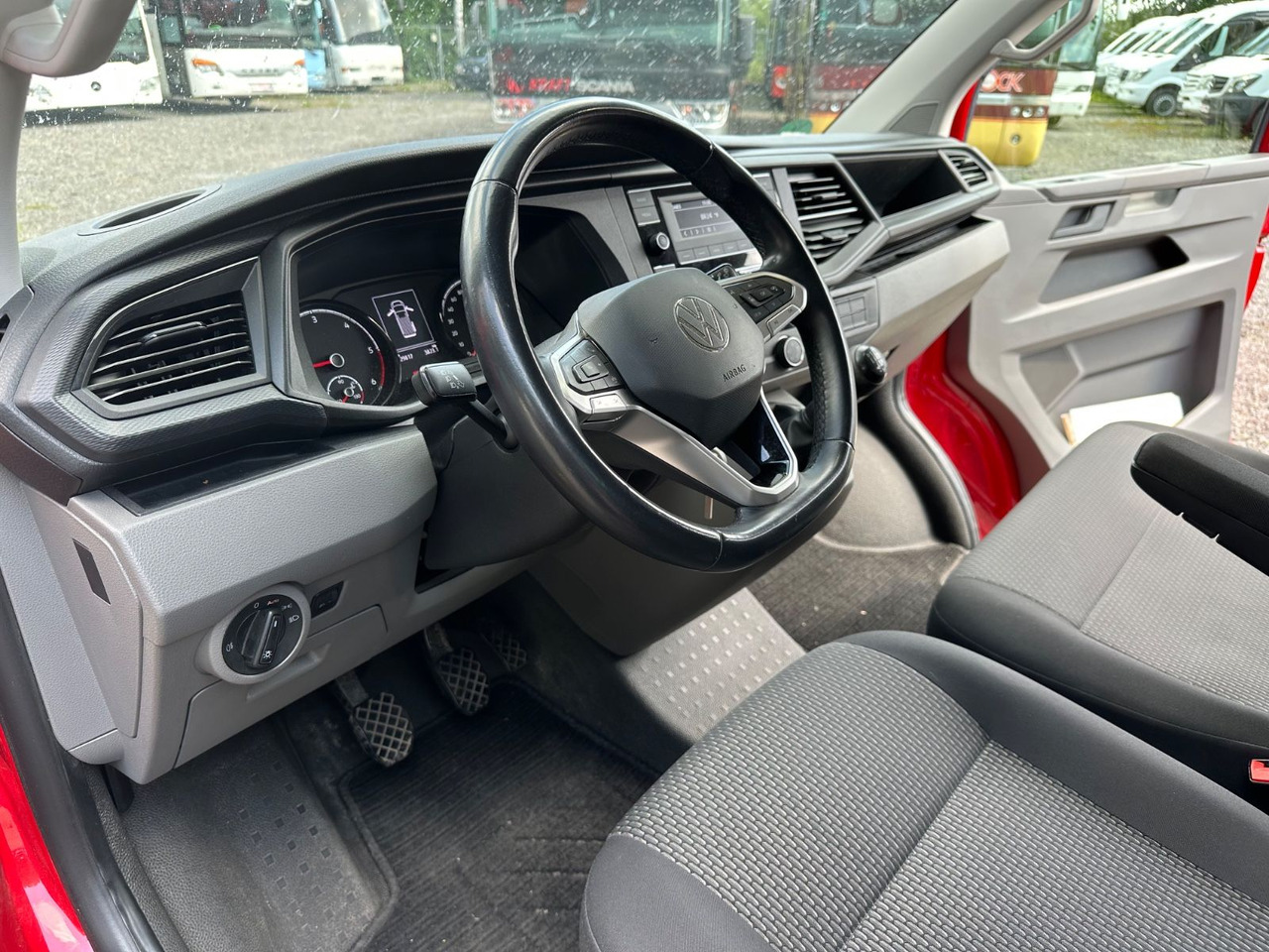Volkswagen T6 Kombi (PDC Hi*ACC*StandHz*9 Sitzer*AC) - 小型客车:图3 Volkswagen T6 Kombi (PDC Hi*ACC*StandHz*9 Sitzer*AC) - 小型客车:图3