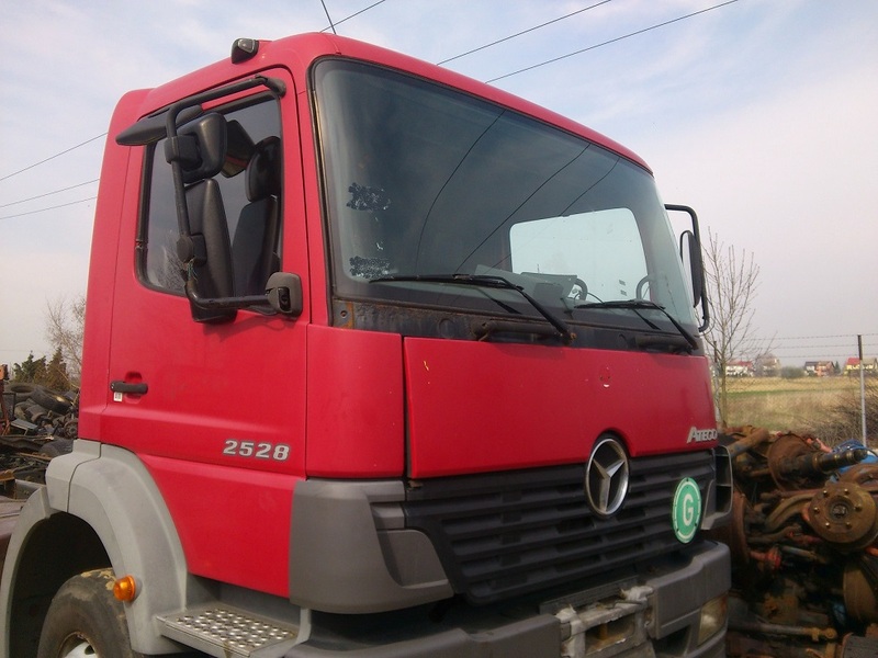 MERCEDES BENZ ATEGO 1823 1828 2528 - 驾驶室:图3 MERCEDES BENZ ATEGO 1823 1828 2528 - 驾驶室:图3
