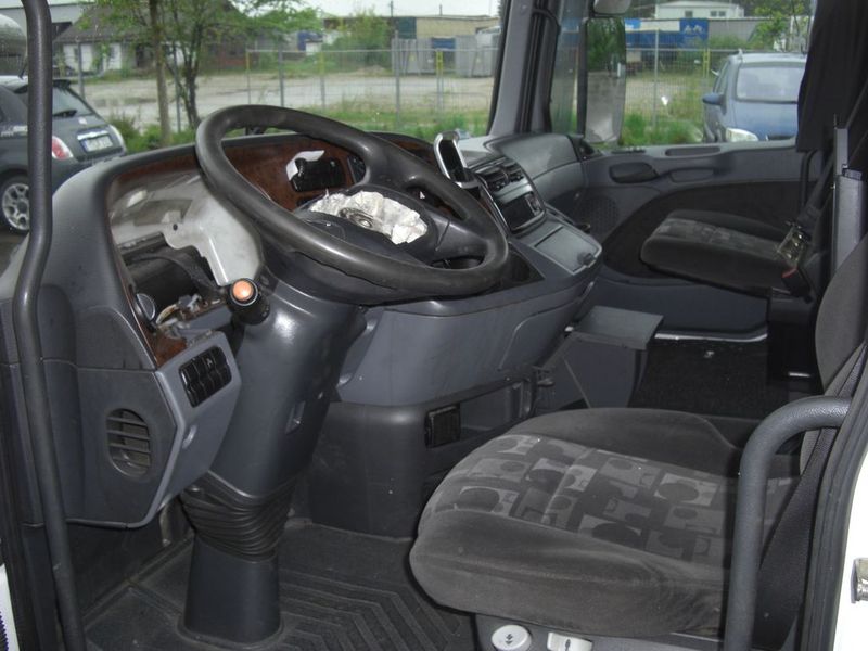 Mercedes-Benz Actros MP2 Megaspace / komplett - 驾驶室:图3 Mercedes-Benz Actros MP2 Megaspace / komplett - 驾驶室:图3